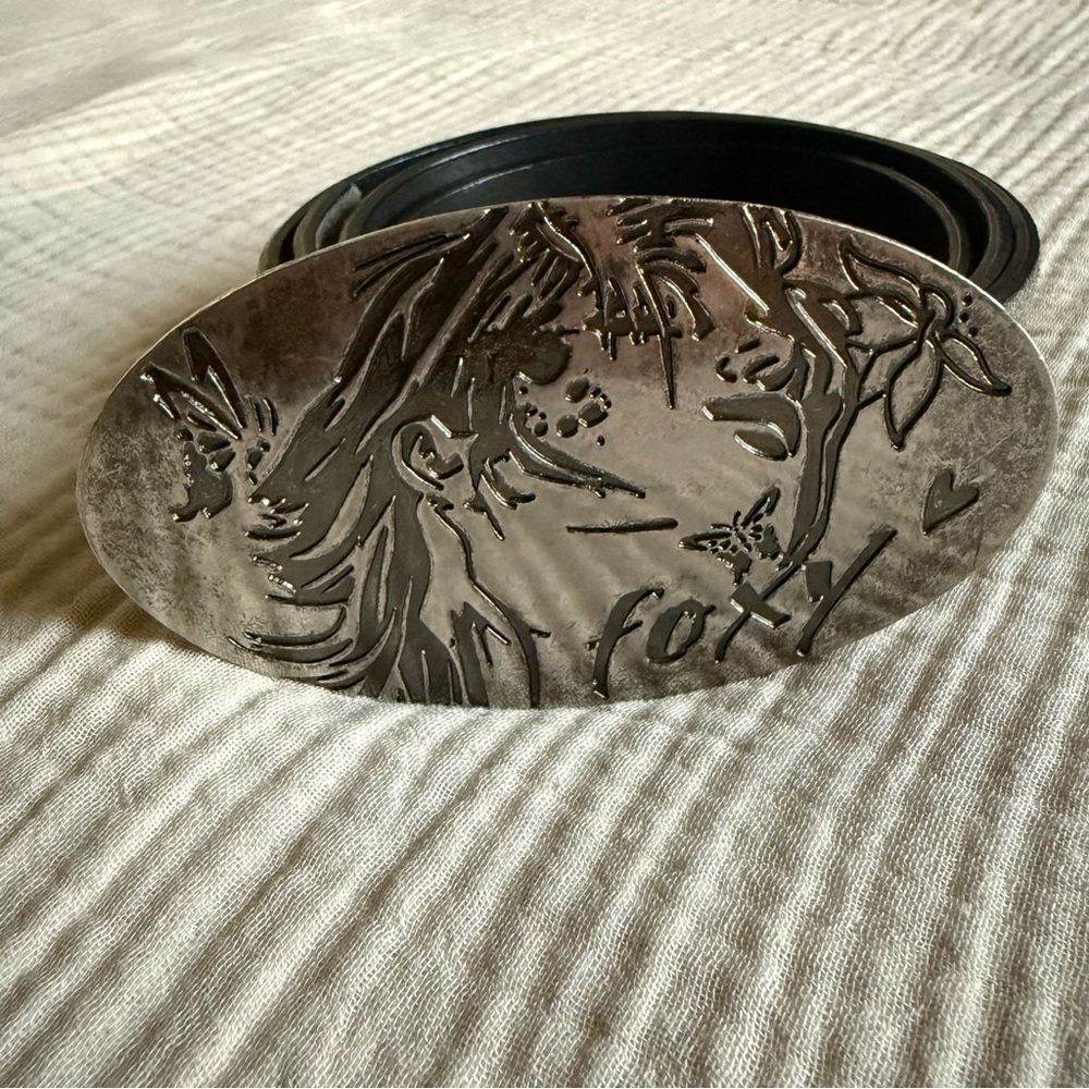 Gunmetal Belt Buckle with Cracked Leather Belt